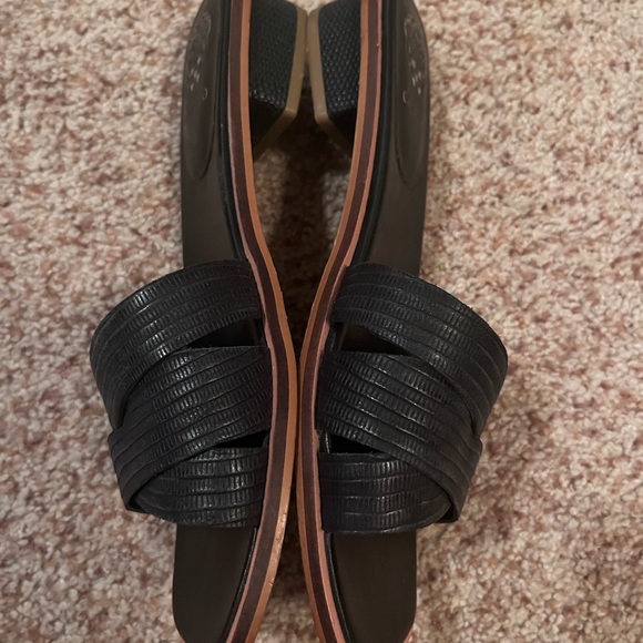 VINCE CAMUTO VP-YDELLE FLATS - Picture 2 of 2